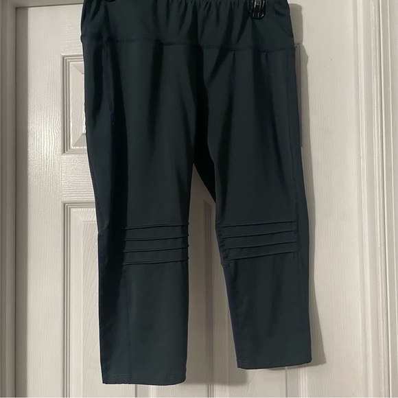 Oiselle running capris, navy, size 10. - Picture 1 of 8